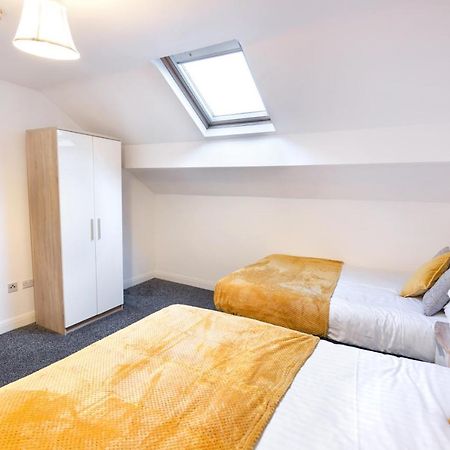 Modern City Centre Flat With Free Parking Appartement Leeds  Buitenkant foto